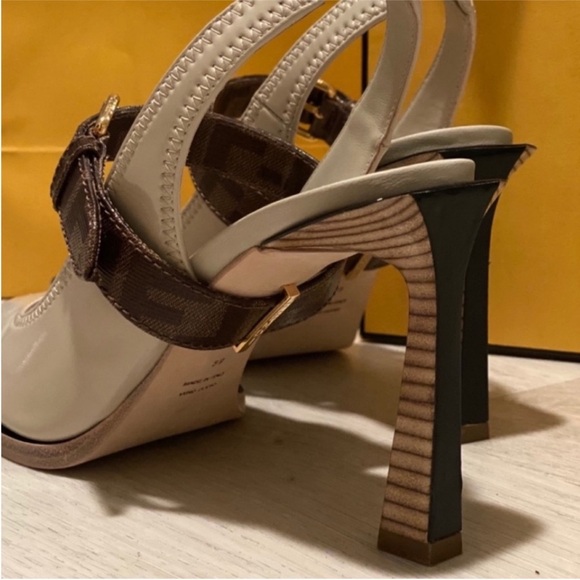 Authentic Fendi - Picture 4 of 6